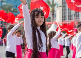 23 NİSAN KUTLAMALARI GÖZ KAMAŞTIRDI