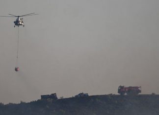 İZMİRDE BAŞLAYAN ORMAN YANGININ’DA HELİKOPTER DÜŞTÜ