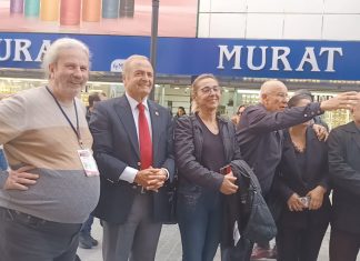 BAŞKAN ÇAKMUR İZMİR SOKAKLARINDA SEVGİ YAĞMURUNA TUTULDU