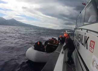 KUŞADASI’NDA KAÇAK GÖÇMEN KURTARMA OPERASYONLARI