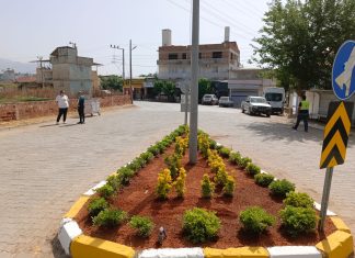EFELER BELEDİYESİ MAHALLE MEYDANLARINI YENİLİYOR