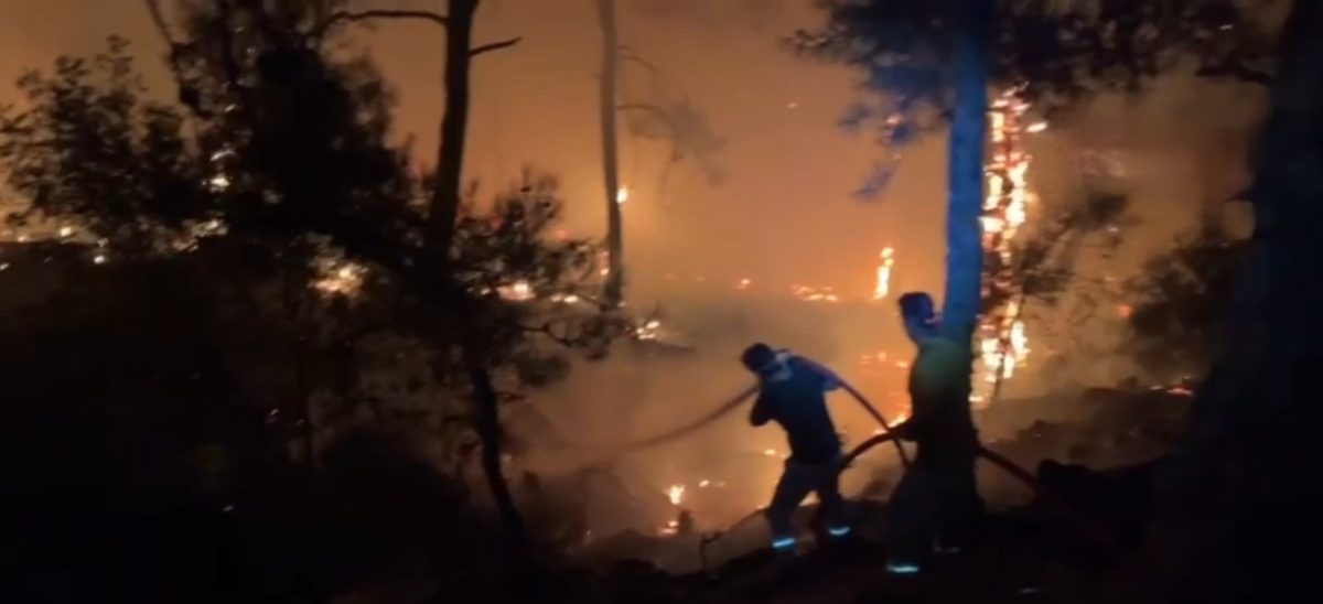 KARŞIYAKA’DA GECE BAŞLAYAN ORMAN YANGINI SÜRÜYOR