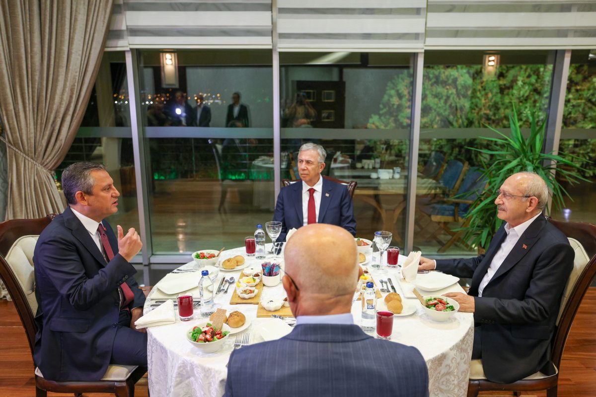 ÖZGÜR ÖZEL, KILIÇDAROĞLU VE YAVAŞ GÖRÜŞMESİ