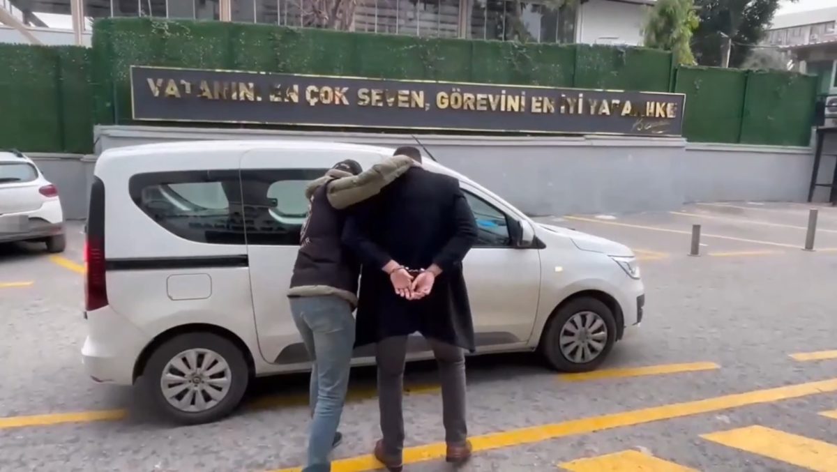 İzmir’de silahlı saldırı anı kamerada: Şüpheli tutuklandı