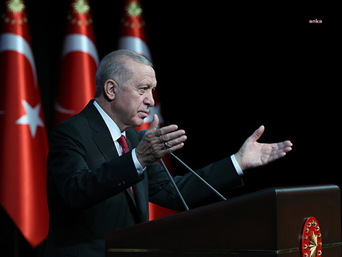 Cumhurbaşkanı Erdoğan, bayram namazını İstanbul’daki Büyük Çamlıca Camisi’nde kıldı