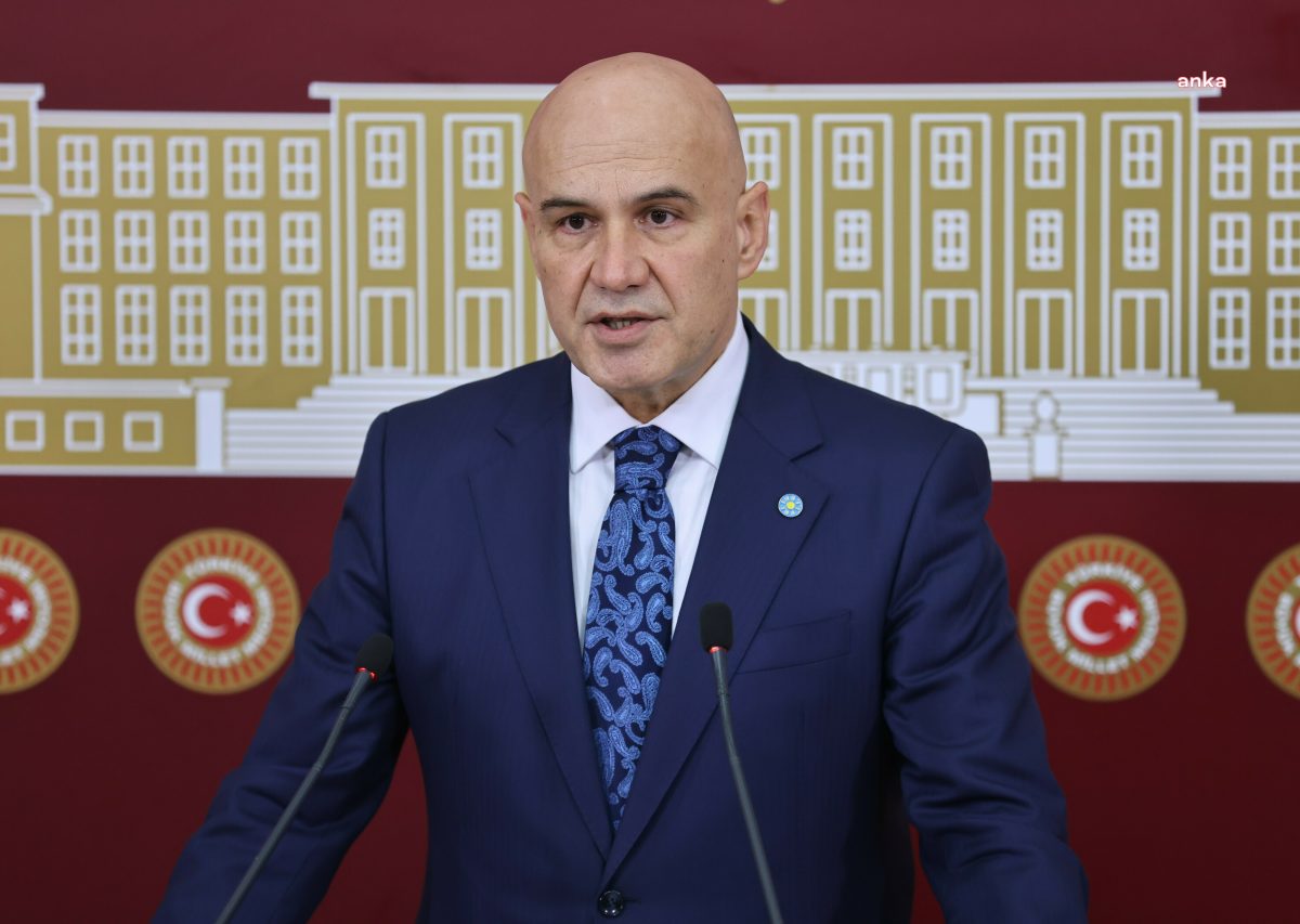 İYİ Partili Çömez: “Bugün yine Mecliste bas bas bağırırlar; ‘Onlar gazeteci oldukları için alınmadılar!’ Niye alındılar peki? Sizi korkuttukları için mi?”