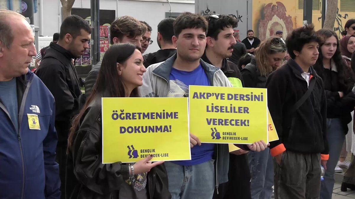 İzmir’de lise öğrencilerinin protestosu
