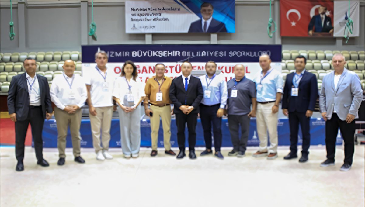 İzmir Büyükşehir Spor Kulübü’nde bayrak değişimi