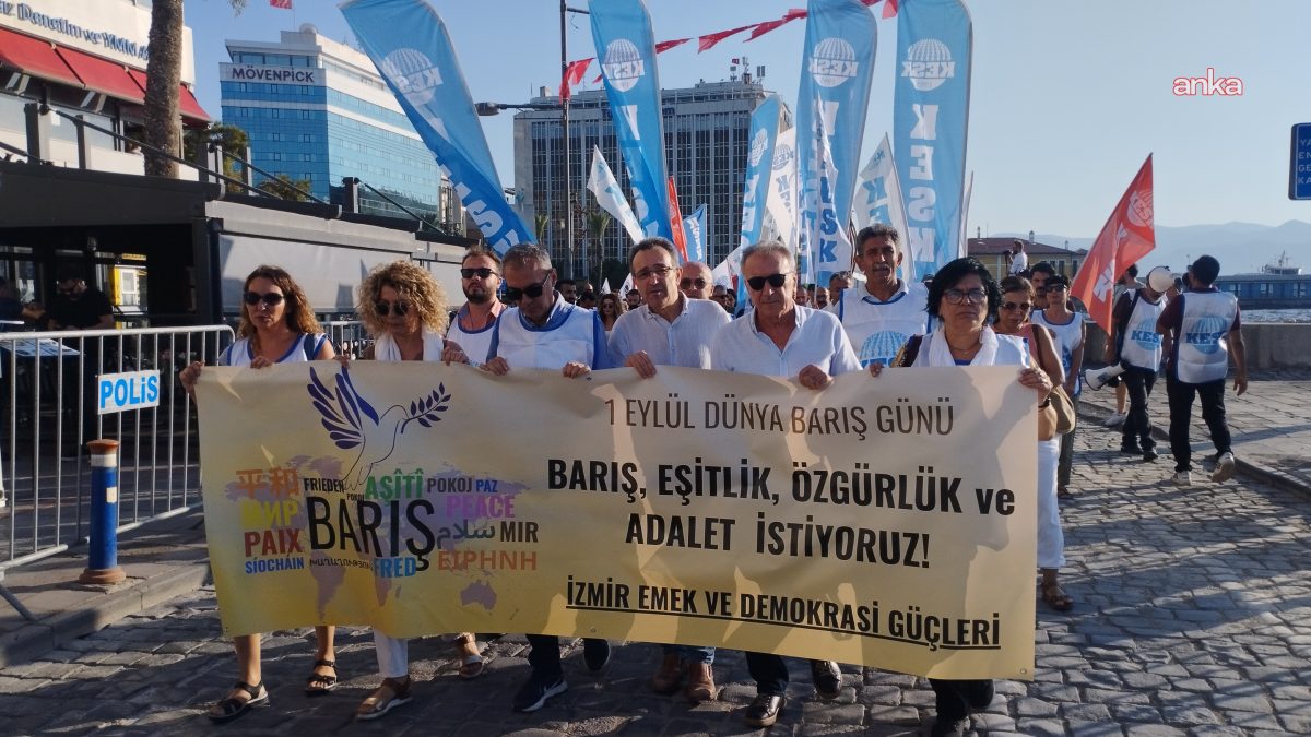 İZMİRDE BARIŞ YÜRÜYÜŞÜ