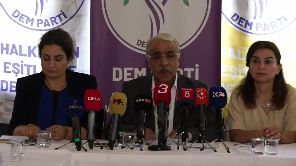 DEM Parti İmralı Heyeti üyesi Mithat Sancar: Demokratik entegrasyon silahın yerini siyasetin alacağı bir duruma işaret ediyor