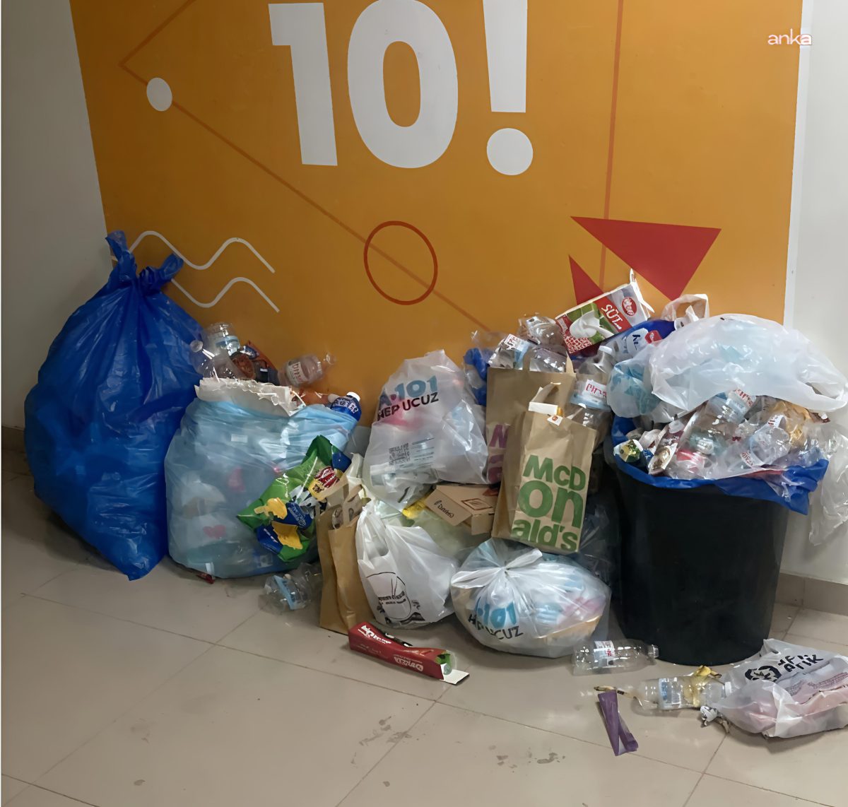 Ege Üniversitesi KYK yurtlarında çöp krizi