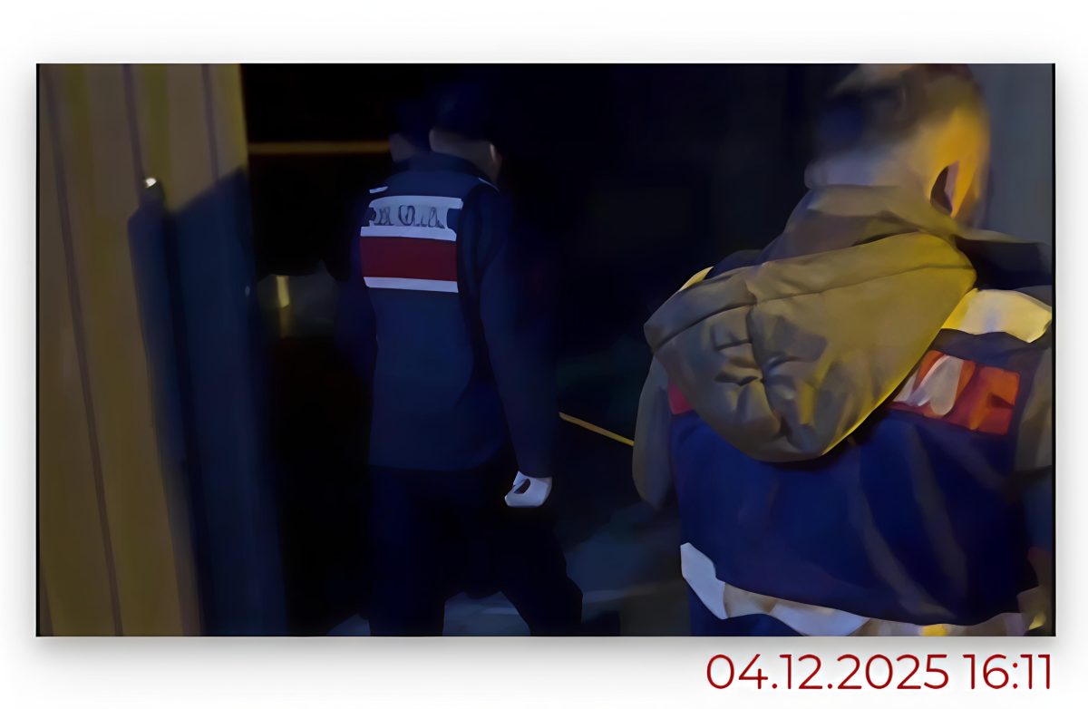 İzmir’de sahte içki operasyonu: 2 bin 850 litre etil alkol ele geçirildi