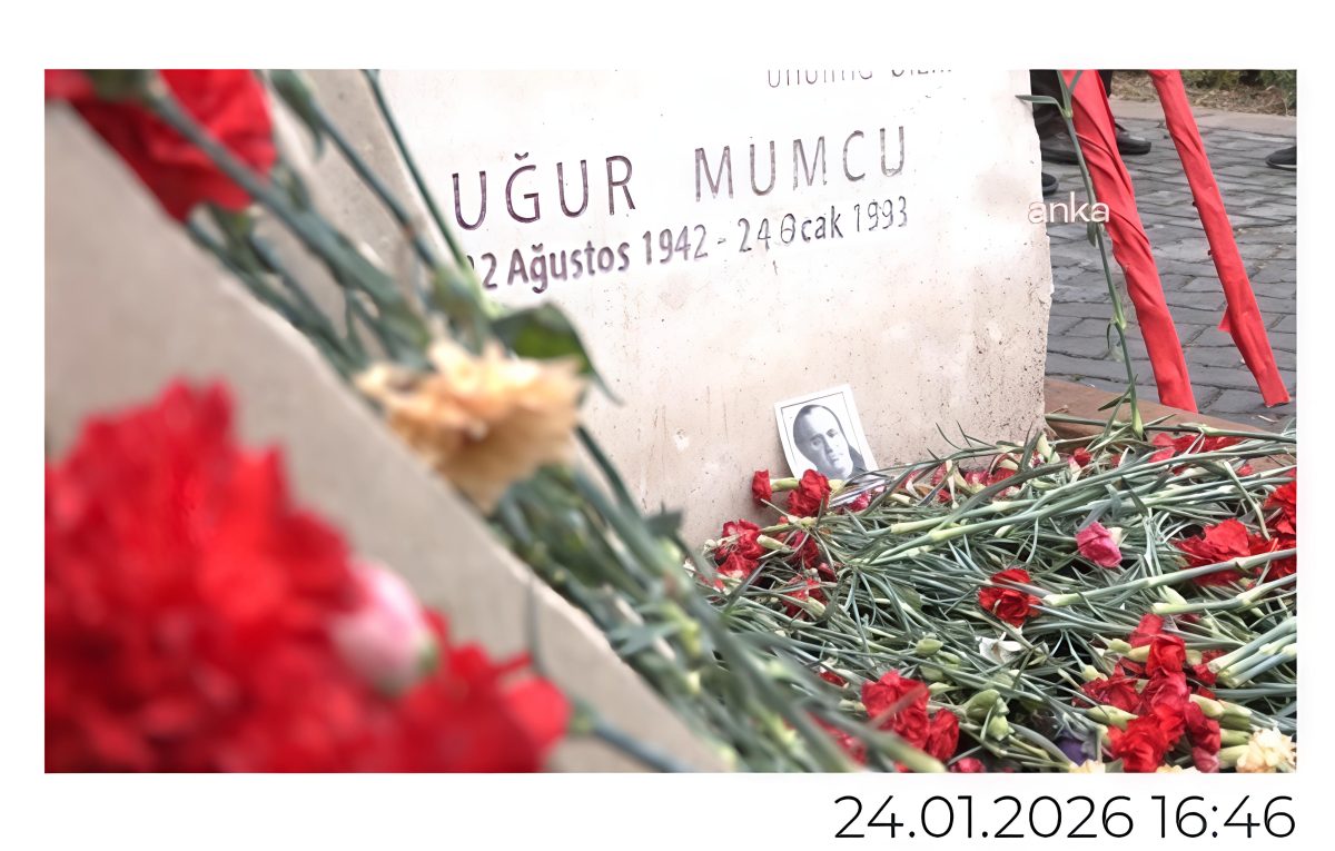 Gazeteci Uğur Mumcu, katledilişinin 33’üncü yılında mezarı başında anıldı
