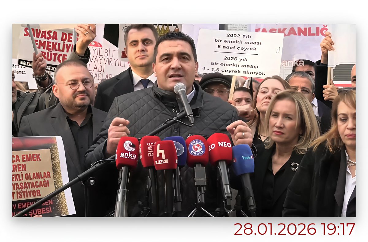 CHP İzmir İl Başkanlığı’ndan emekliler standı…
