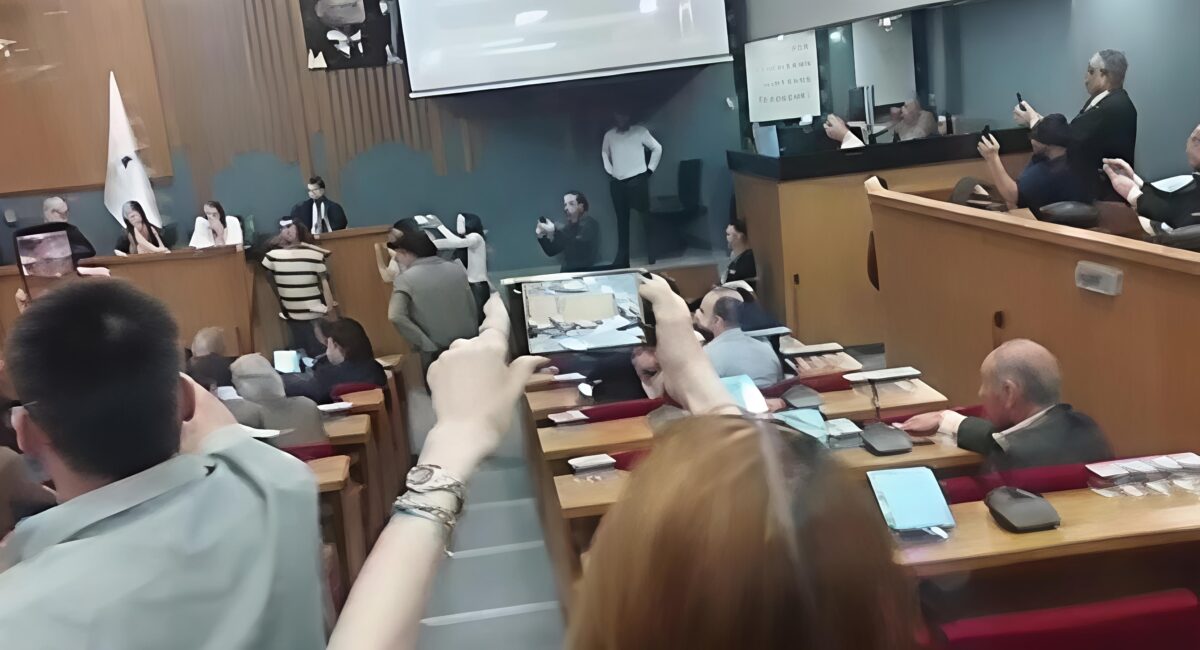 İzmir Büyükşehir Belediye Meclisi’nde ‘devir’ gerilimi…